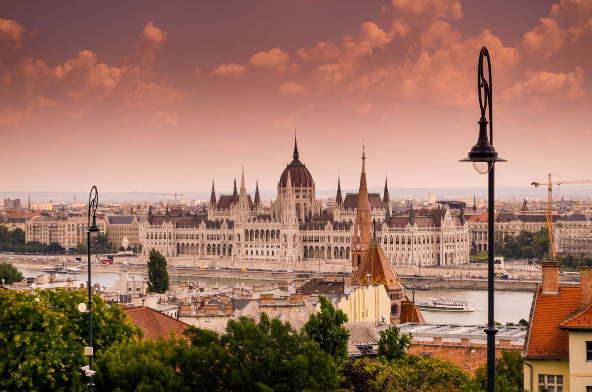 Bănățenii pot merge în vacanță la Budapesta, Viena sau Praga cu trenul, fără să mai stea la cozi la bilete
