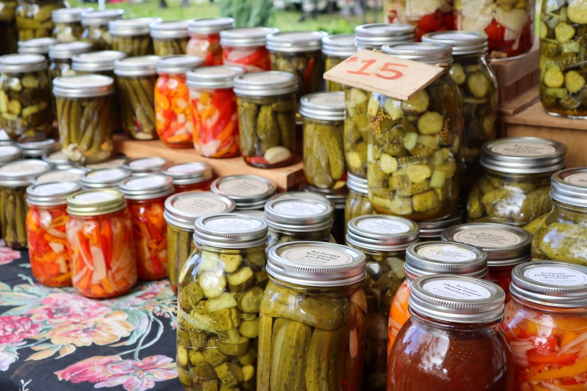Târg cu bunătăți de la producători locali la Timișoara, pentru aprovizionarea de iarnă