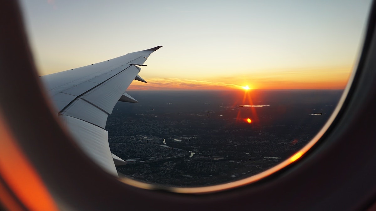 Una dintre companiile aeriene de top din Europa recrutează însoțitori de zbor la Timișoara
