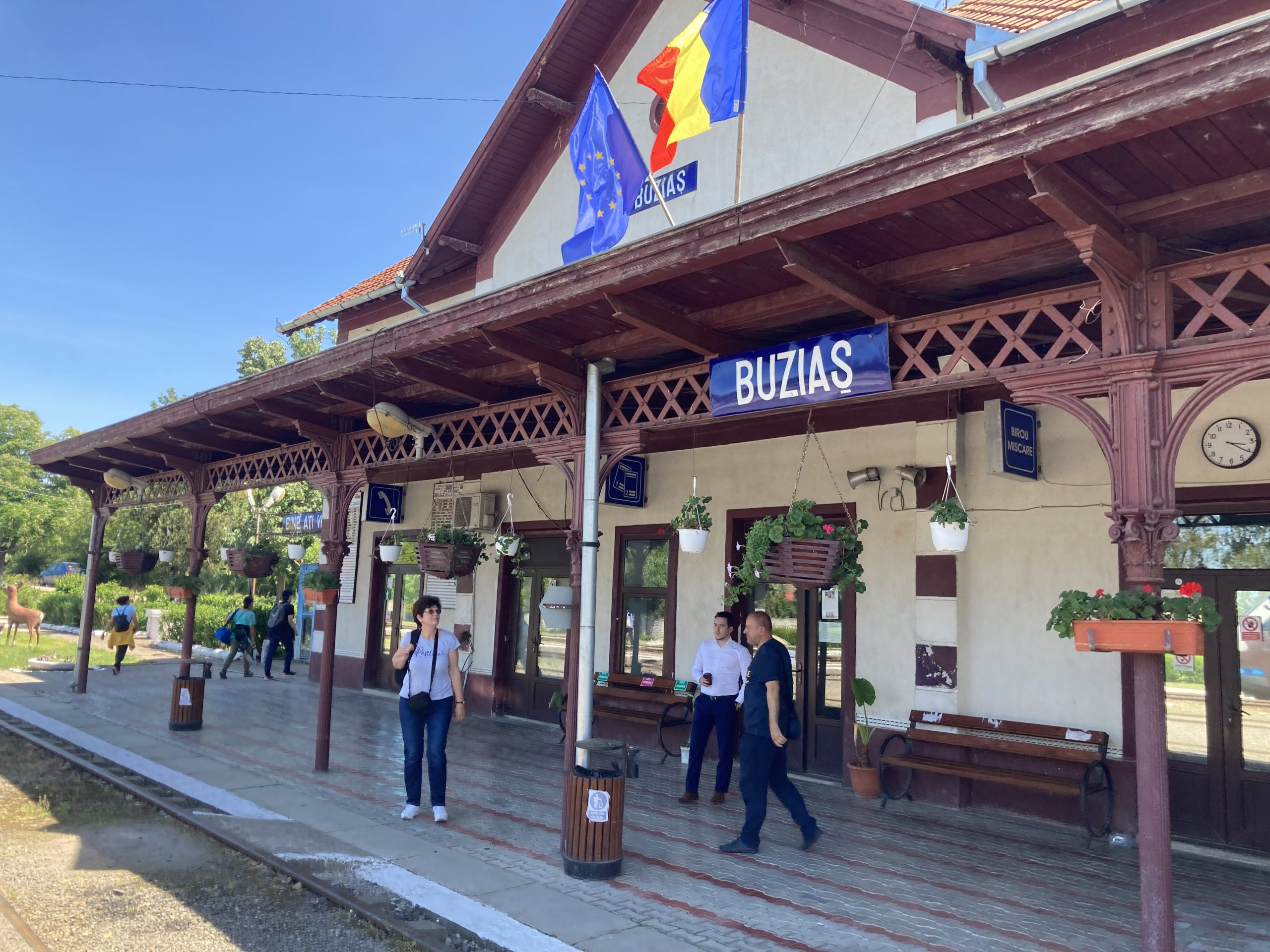 Buziașul vă așteaptă cu concerte de fanfară, plimbări sub colonadă, băi termale și degustări de vin
