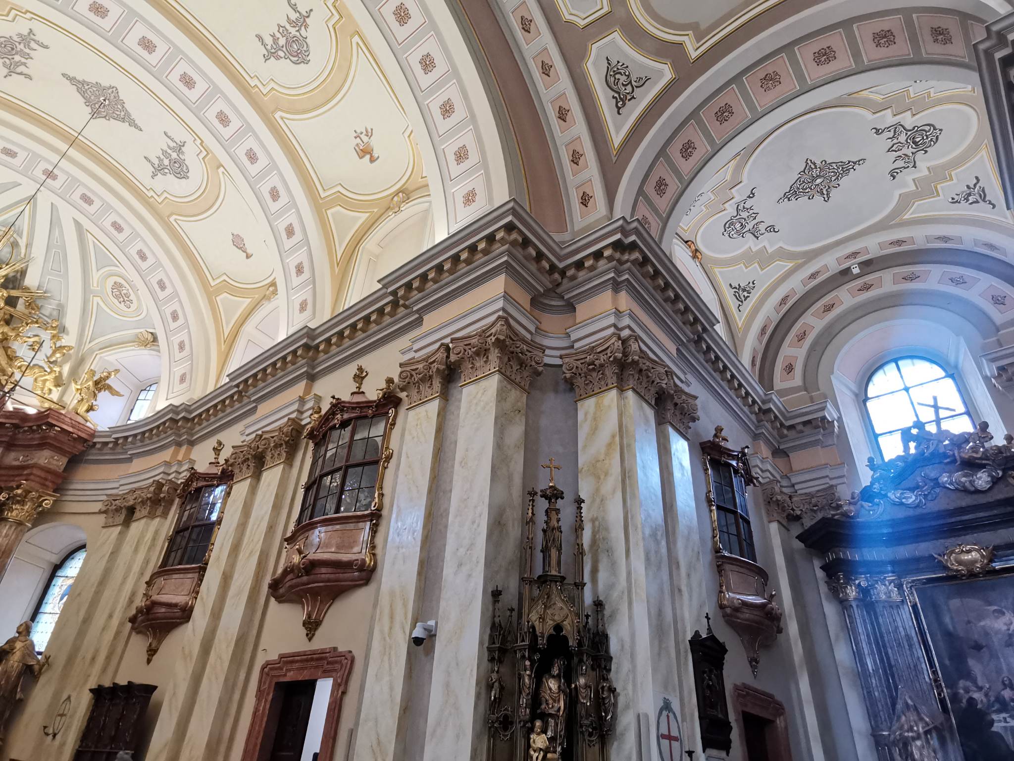 Redeschiderea Domului Catolic. Pereții vor fi sfințiți cu untdelemn de către Nunțiul papal din România
