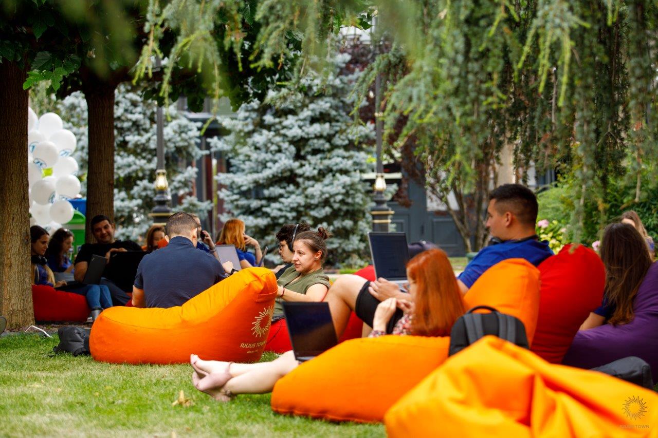 Biroul tău, în cea mai frumoasă grădină din Timișoara pentru o zi, la Outdoor Office Day