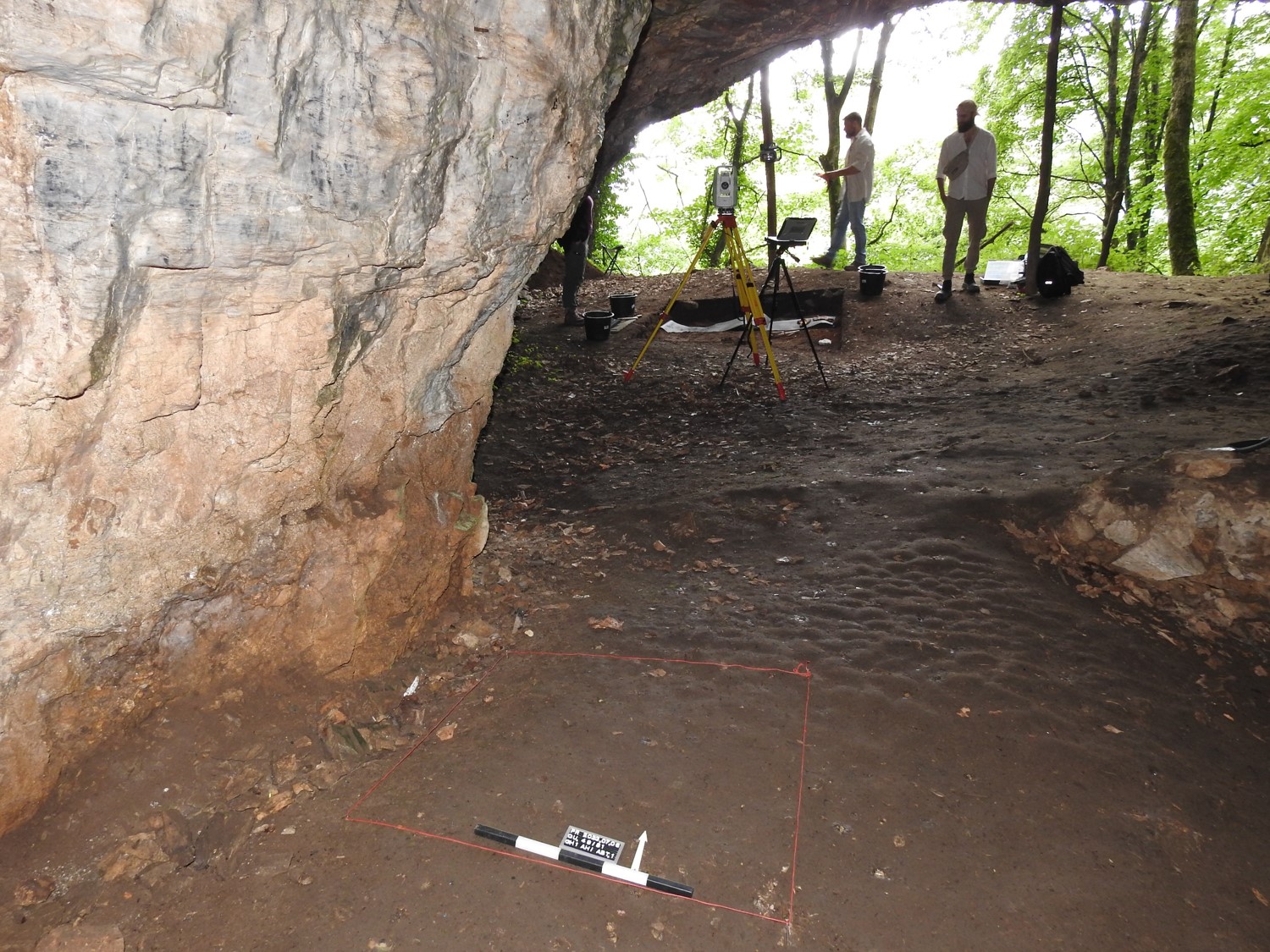 Invitație pentru pasionații de arheologie. Explorare într-o peșteră bănățeană a urmelor umane din urmă cu 47.500 de ani