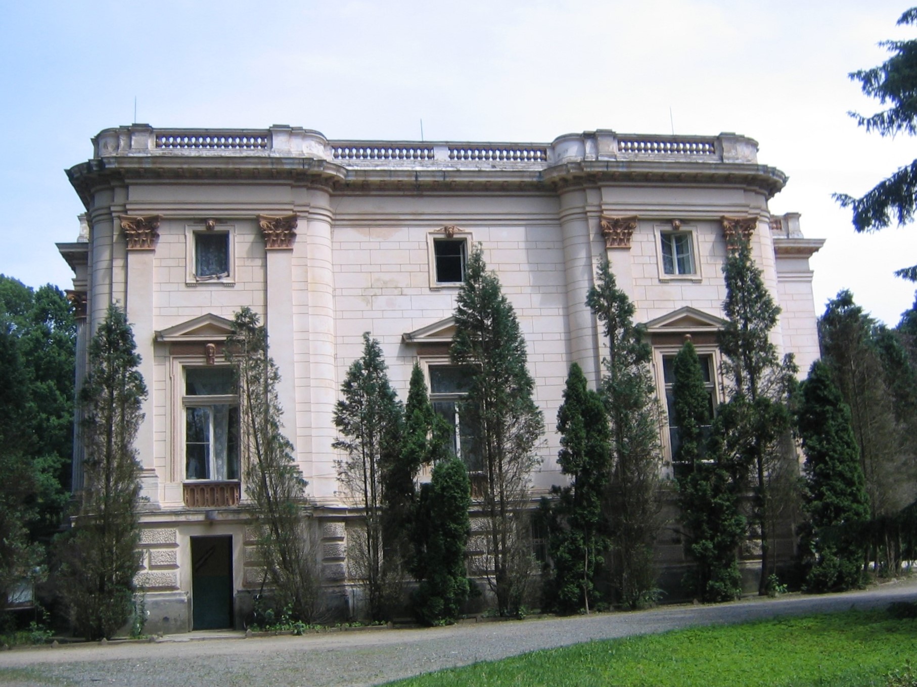 Interes din parte miliardarului Ion Țiriac, pentru cumpărare unui castel din Banat