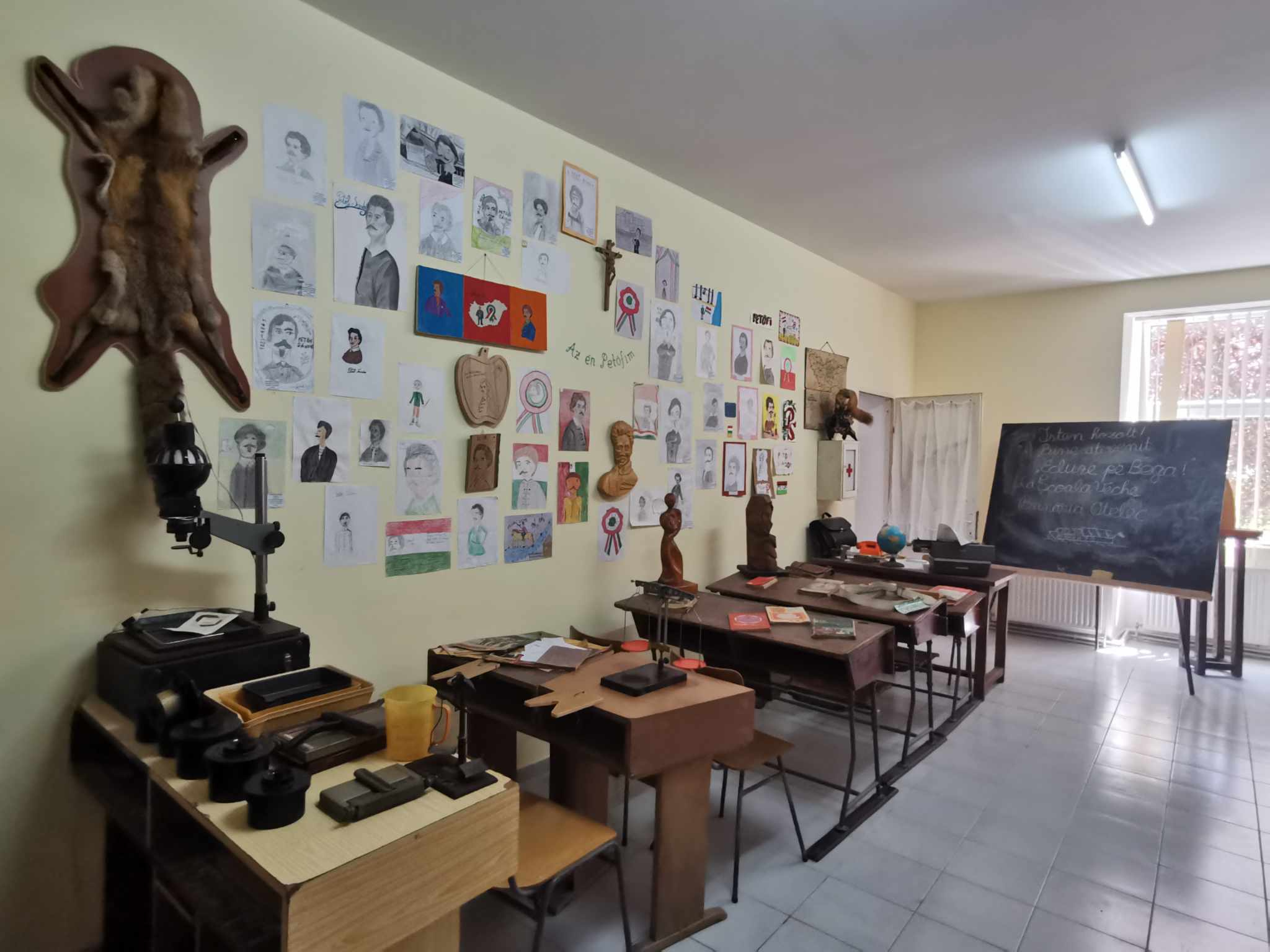 GALERIE FOTO Vechea școală de la Otelec, transformată într-un muzeu care vorbește de istoria comunității maghiare din sat