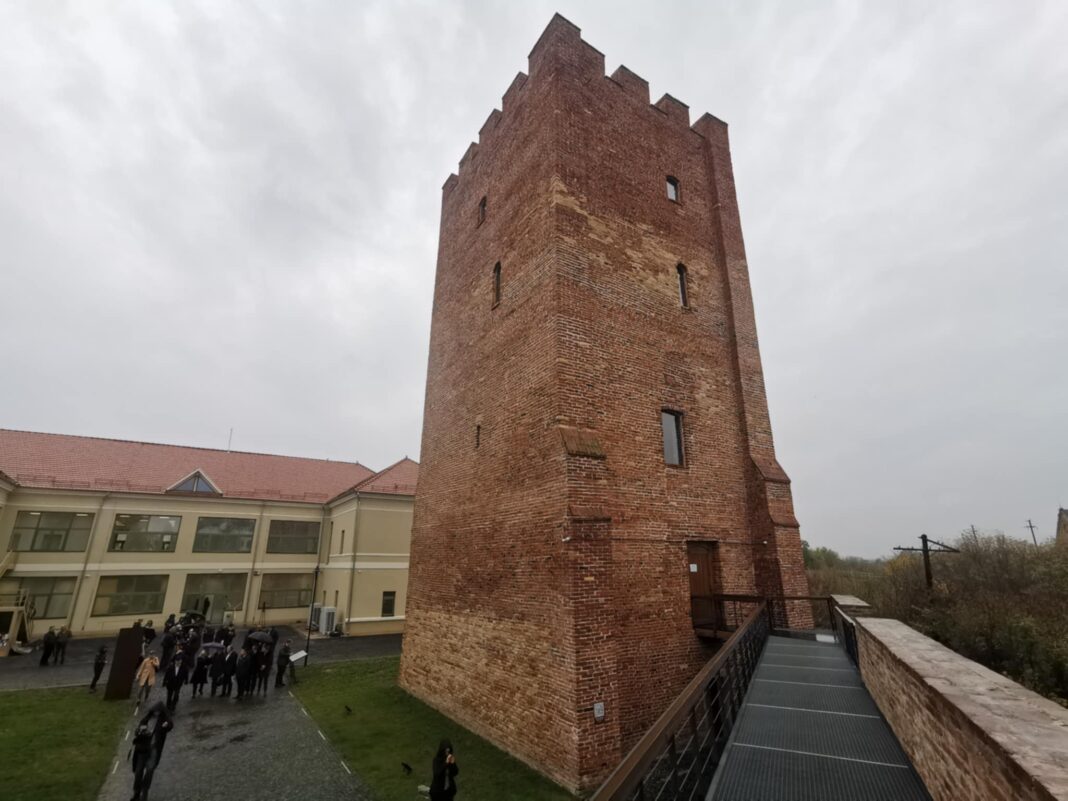 GALERIE FOTO Inaugurarea turnului de apărare din Ciacova, reabilitat prin fonduri europene în valoare de peste un milion de euro