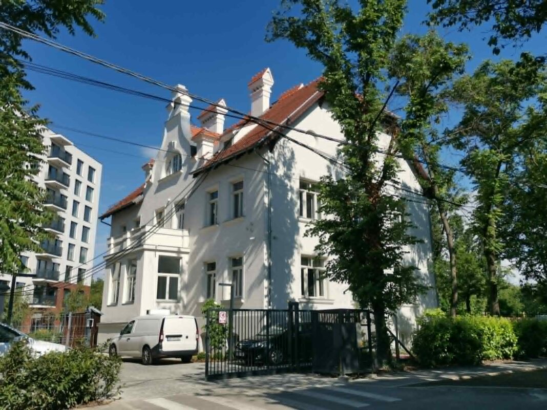 FOTO O clădire istorică a Fabricii Paltim renaște la Timișoara. Alber Holding și-a inaugurat noul sediu în fostul centru administrativ al fabricii de pălării