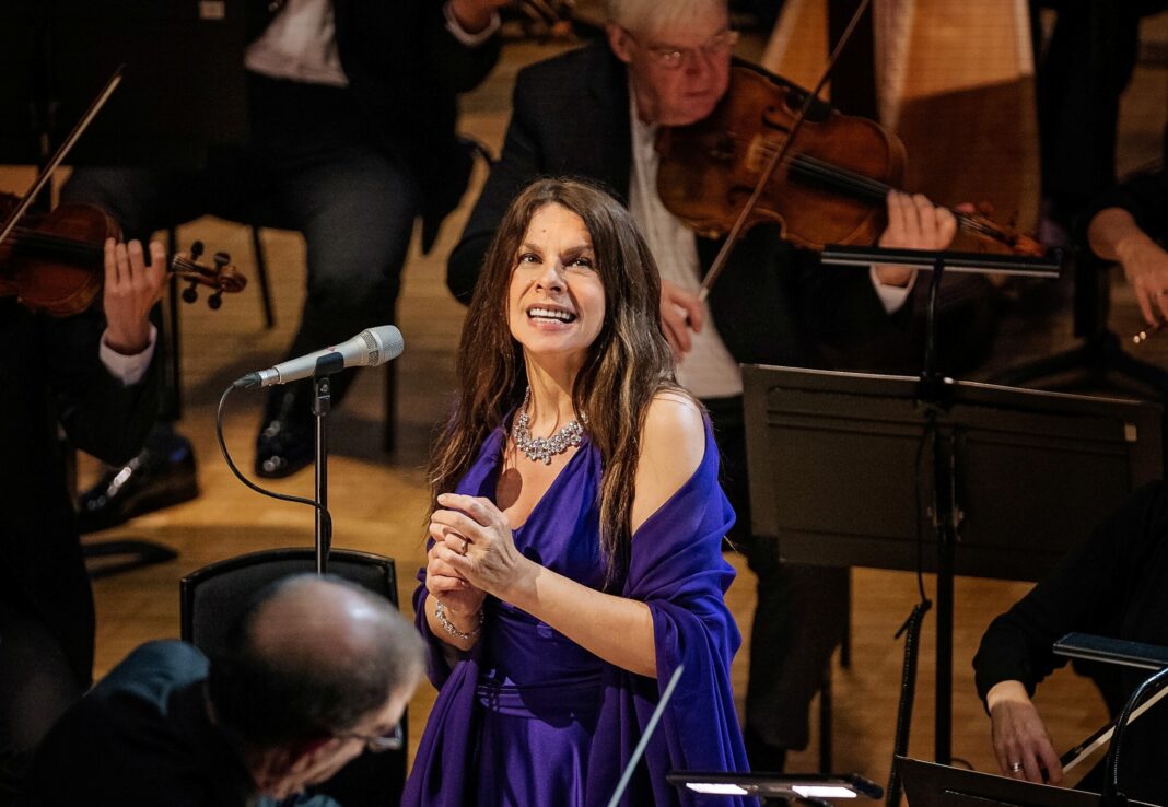 Muzică clasică și jazz. Grădina de vară a Filarmonicii Banatul se redeschide cu un concert Teodora Brody