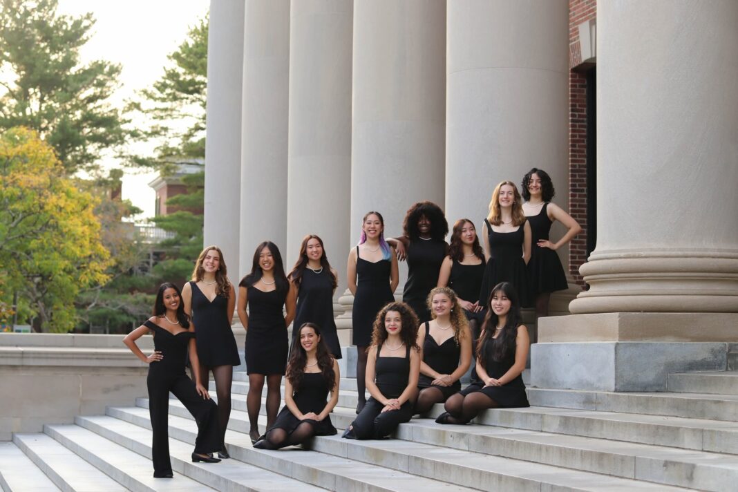 Corul feminin a cappella al Universității Harvard, concert pe scena Filarmonicii Banatul