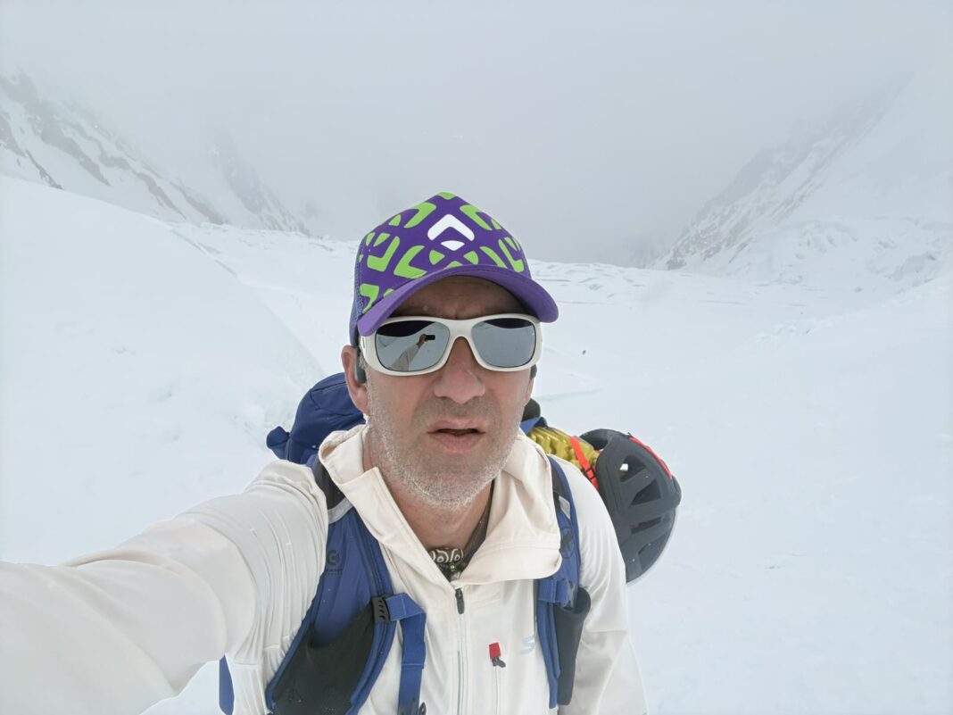 Horia Colibășanu a încheiat aclimatizarea pe Gasherbrum II și așteaptă momentul potrivit pentru tentativa de vârf