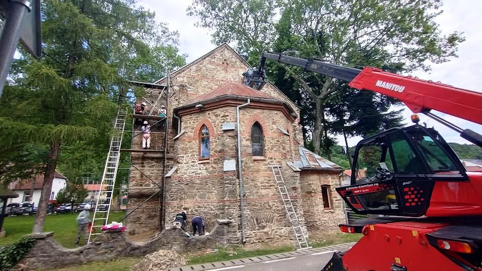 Intervenții la Biserica romano-catolică din Văliug. Echipa, prezentă la Festivalul de la Gărâna