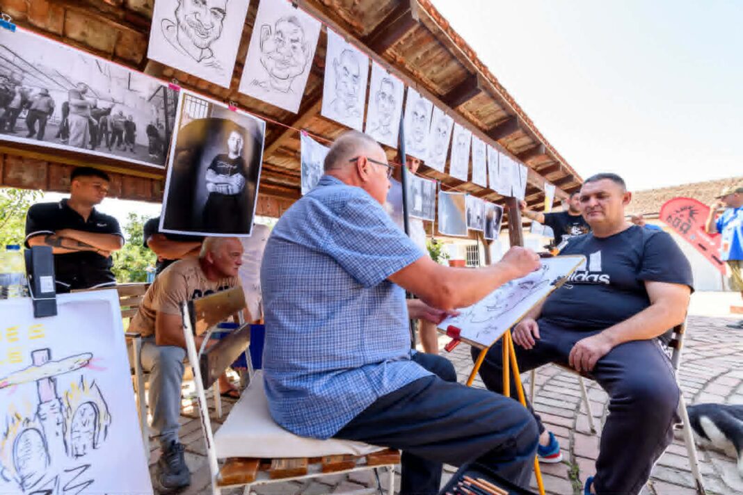 FOTO Dincolo de gratii, de Ziua Timișoarei. Deținuții au avut parte de caricaturi, fotografii și o zi altfel la ferma penitenciarului